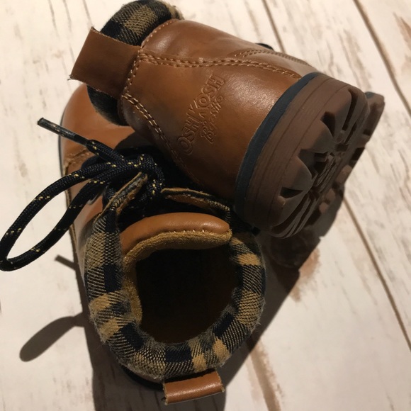 $7 or 3/$15 Oshkosh B’gosh all weather boots - Picture 5 of 8